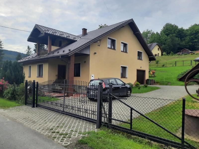 Noclegi Koziniec Bobrka ภายนอก รูปภาพ